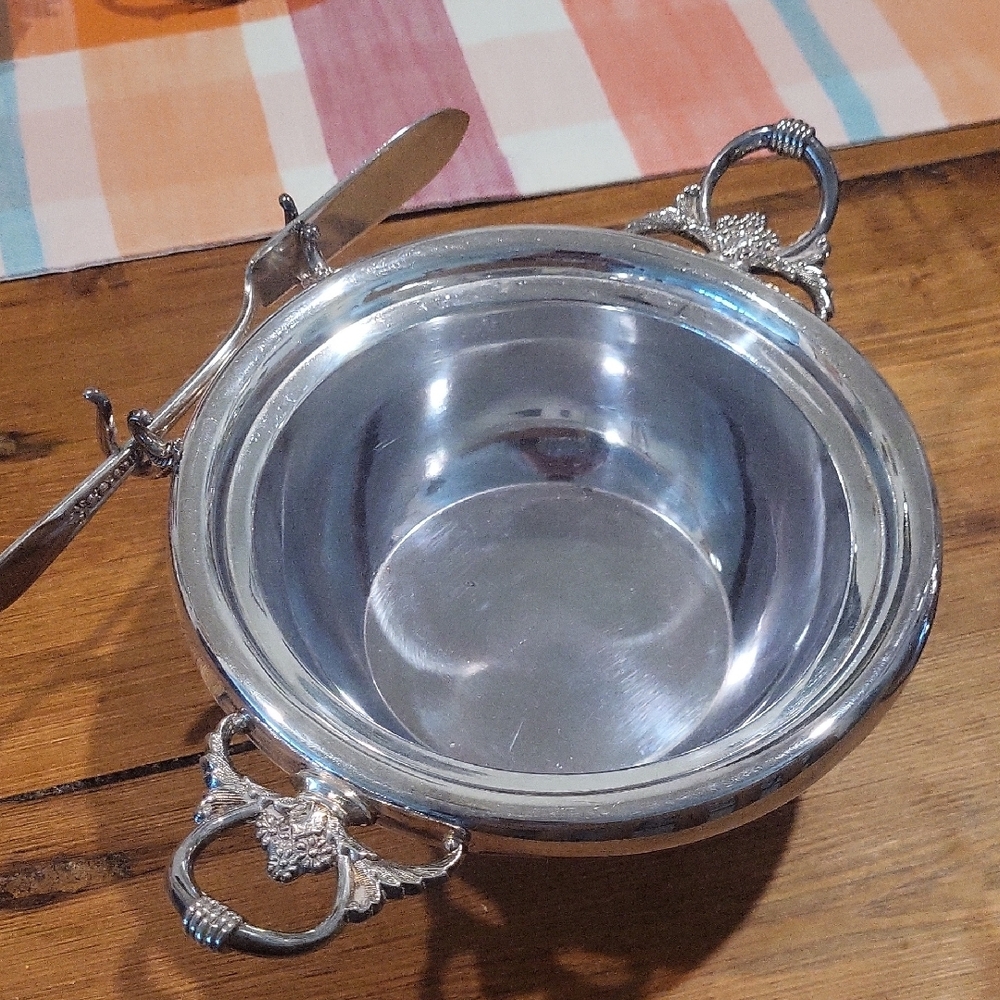 Hartford Silver Serveware Ornate Dome Dish - Picture 3 of 5